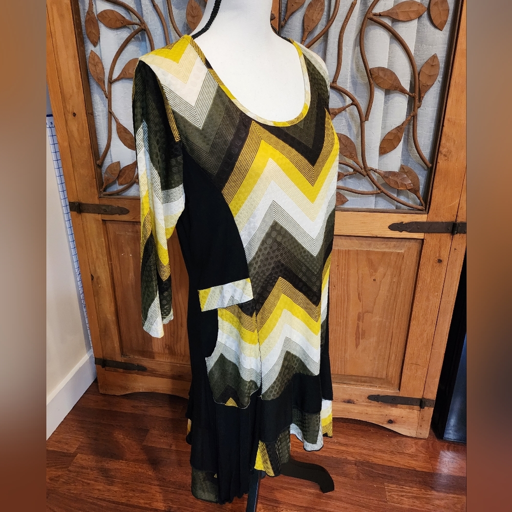 Aster by Firmiana black and yellow tunic, size XL